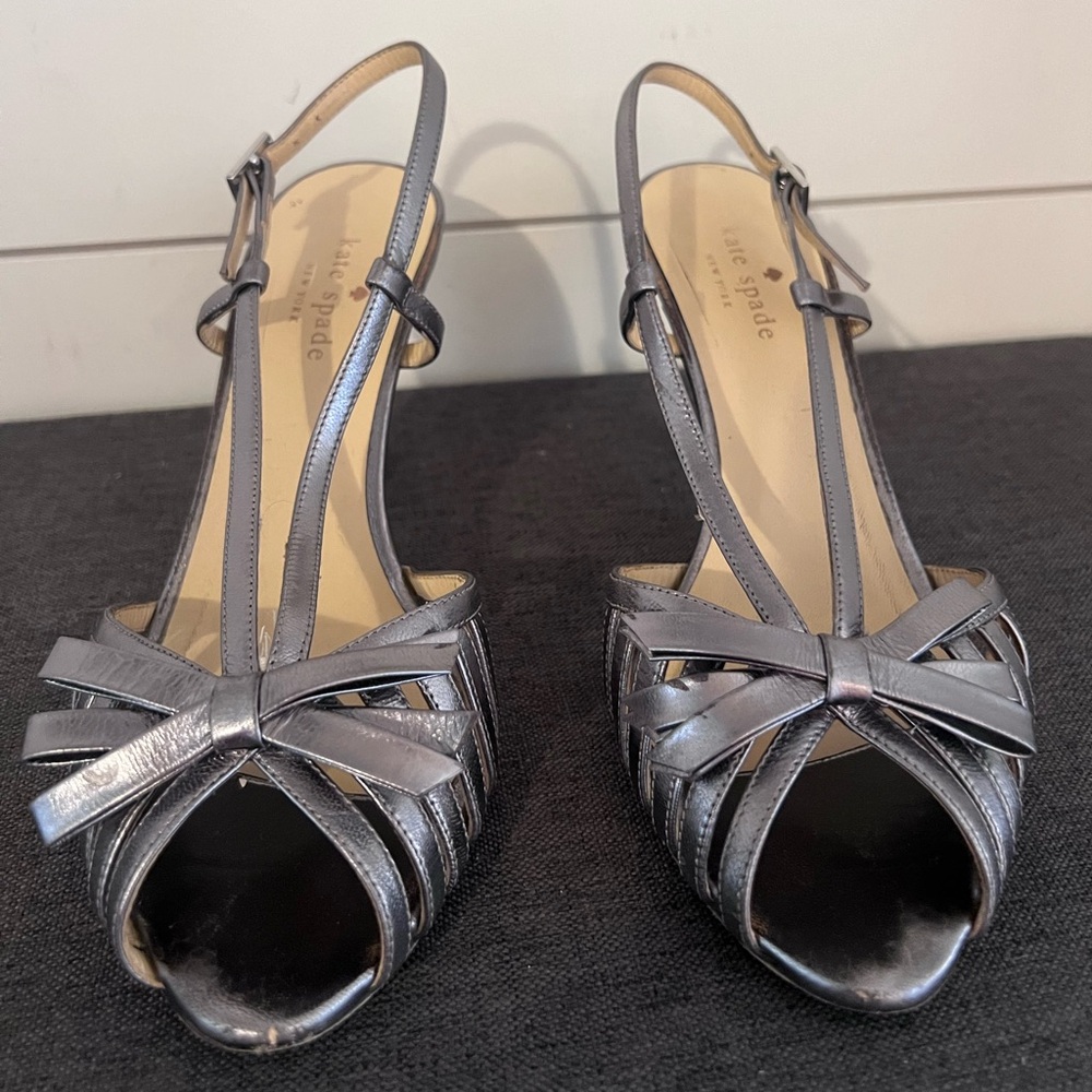 Kate Spade NY Pewter Open Toe Strappy Stiletto Heels 8-B made in Italy. Silver